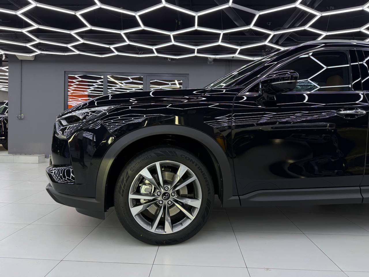 Полировка, керамика и окрас элементов Infiniti QX60: блеск кузова и темные акценты